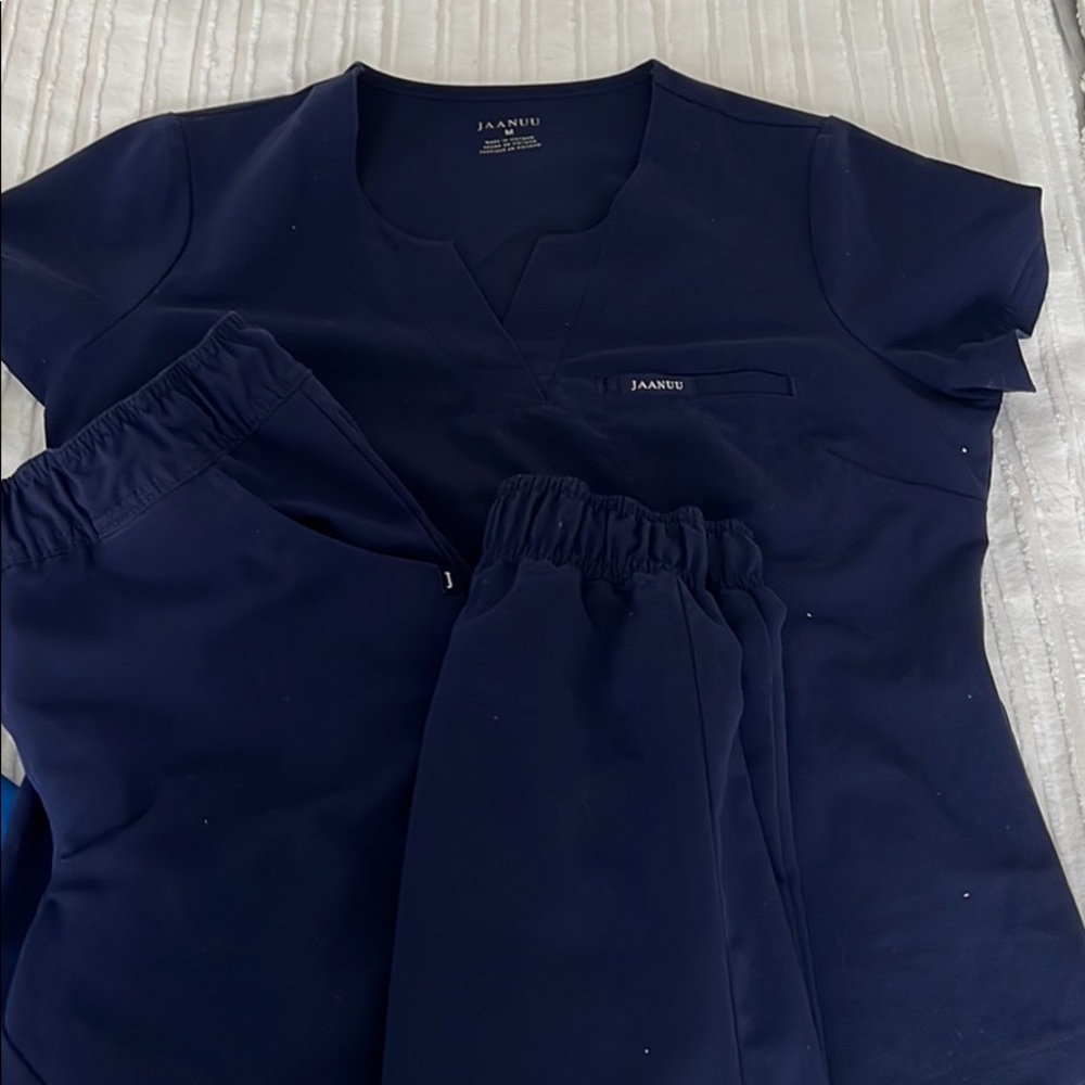 Jannuu Navy Blue Scrubs